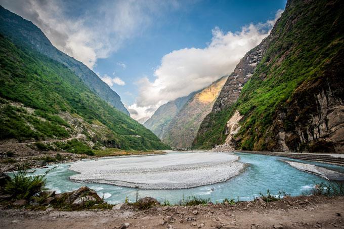 Marsyandi-Khol-river-in-Himalayas